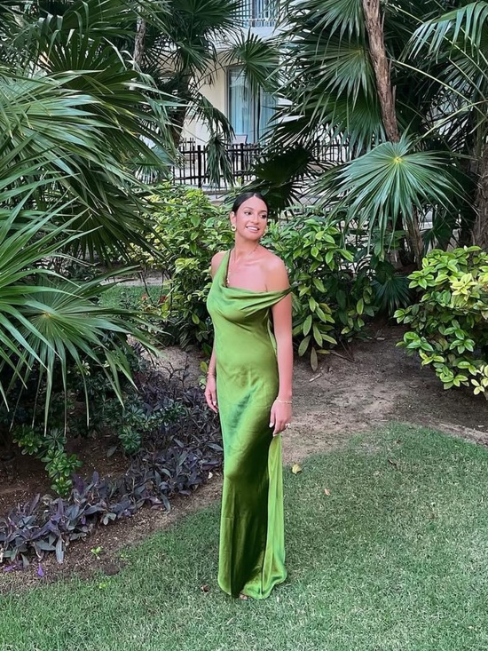 Meshki Dresses & Skirts - Meshki Yvette Emerald Green Satin One-Shoulder Maxi Dress